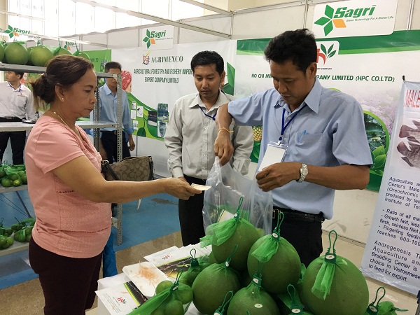 Tổng Công ty Nông nghiệp Sài Gòn tham gia Hội chợ triển lãm tại Lào
